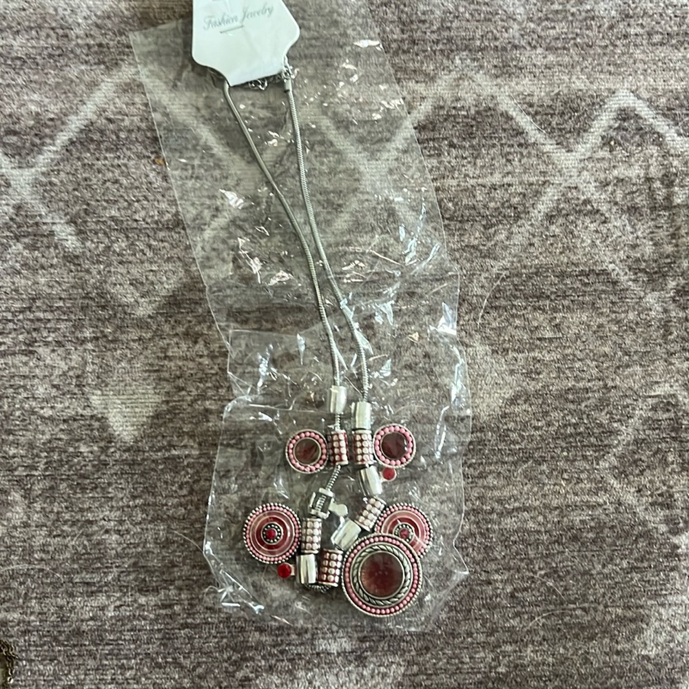 Fashion Jewelry silver necklace with red pendants.